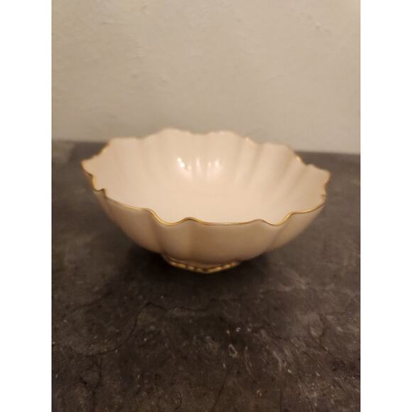 Vintage Lenox Small Footed Scalloped Bowl With Gold Trim Edging 6" USA - Picture 2 of 6
